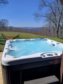 Frontier lodge, 5 bedroom, 2 kitchens and hot tub. - Image 2