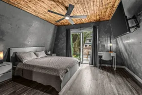 The Loft House – Modern Industrial, Minutes to UGA - Image 4