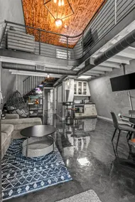 The Loft House – Modern Industrial, Minutes to UGA - Image 2