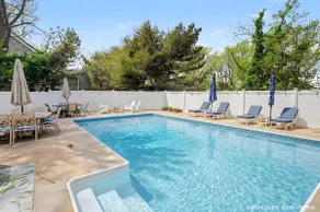 The Ocean Oasis: Luxury Poolside Gateaway - Image 3