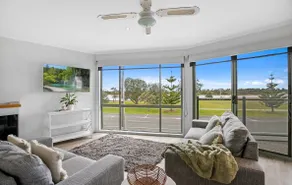 Driftwood Townhouse - Waterfront-Central Location - Image 2