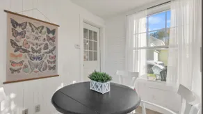 Charming Carriage House | Walk to Broadway & Track - Image 5