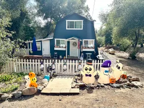 Cute & Cozy w/ Arcades, outdoor movies & fire pit - Image 2