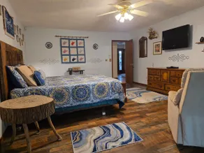 KingBed, WiFi, 4 Roku TVs, Fireplace - Image 5