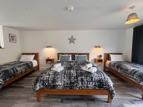 Spacious Studio Style with Wifi & Parking - Image 2