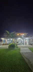 lakeside house with boat ramp - Image 4