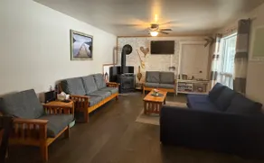 Family Friendly Beautiful Lake Front Cottage - Image 2
