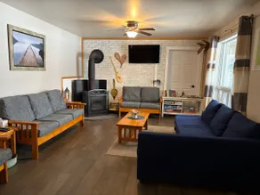 Family Friendly Beautiful Lake Front Cottage - Image 3