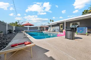 6BR Oasis | Hot Tub, Arcade & Sleeps 20+ - Image 3