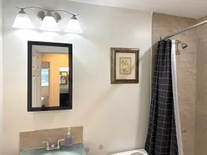 3Q Beds with FREE parking on a budget - Image 5