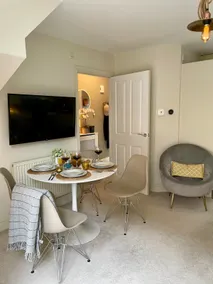 City Centre Townhouse with Private Parking - Image 2