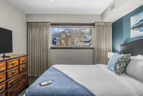 Scenic Mountain With Outdoor Hot Tub 1 Bedroom Den - Image 4