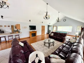 Relaxing getaway 5BD home close to Wineries & Lake - Image 3