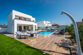 Villas Royal II with Private Pool - Image 4