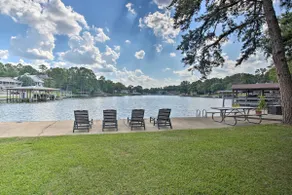 Deck, Fire Pit: Waterfront Lake Hamilton Home - Image 2