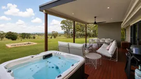 Blackwattle Luxury Wattle Spa Retreat - Image 2