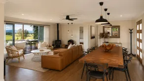 Blackwattle Luxury Wattle Spa Retreat - Image 5