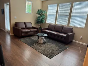 Modern Townhouse near a golf course, Folsom Lake, and hiking trails - Image 2
