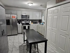 Bluff City Manor A (2bd 1ba, pet-friendly w/fee) - Image 2