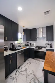 Stylish~Renovated 4Br/2BAT 3MinAirport 10MinDowtn - Image 5
