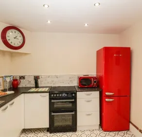 A little bolt hole in Cookley village - Image 2