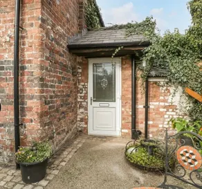 A little bolt hole in Cookley village - Image 3