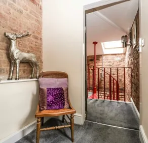 A little bolt hole in Cookley village - Image 4