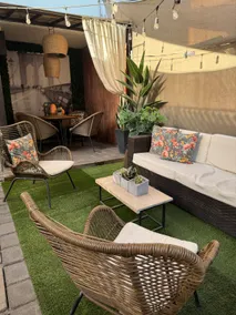 4 bedroom house - 8 people, free parking - Image 2