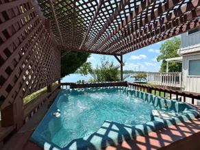 Spacious Lakefront | 5 King Beds + Hot Tub & Sauna - Image 3