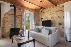 Barn retreat in Italian UNESCO wine region with terrace & pool - Image 4