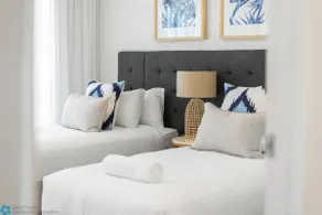 Oceanview 4 Bedroom Apt in the heart of Broadbeach - Image 3