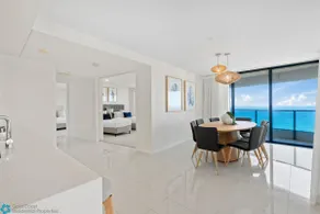 Oceanview 4 Bedroom Apt in the heart of Broadbeach - Image 5