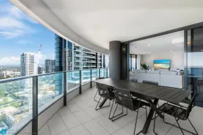 Oceanview 4 Bedroom Apt in the heart of Broadbeach - Image 4