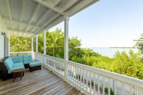 Oceanview home with private pool & lush landscapin - Image 2