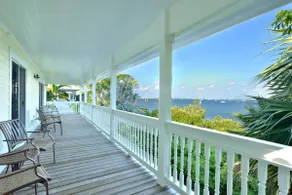 LUXUSHAUS AM WASSER MIT BLICK UND EIGENEM BEHEIZTEM POOL - Image 3