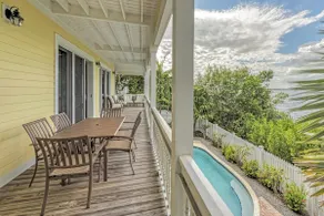 Spacias Haus am Wasser mit 4 Schlafzimmern und eigenem beheiztem Pool - Image 2