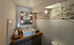 Atypical Duplex Type Cottage/Shelter Downtown - Image 5