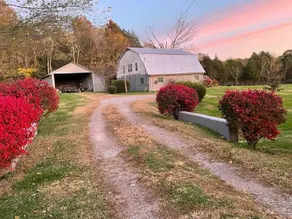 Full Circle Farm Inn Barn Loft in Leipers Fork - Image 2