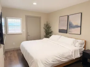 Cozy Guesthouse, Short Walk to Convention Center - Image 5