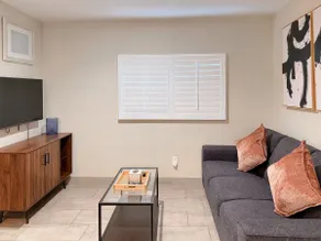 Cozy Guesthouse, Short Walk to Convention Center - Image 4