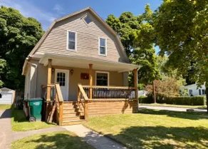 Spacious Home, Jacuzzi Tub in Master, Near MSU! - Image 2