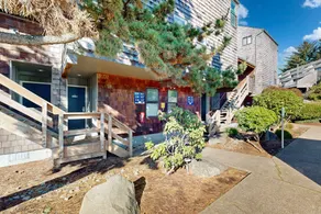 Waterfront condo with bay views & shared gym - dog-friendly - Image 4