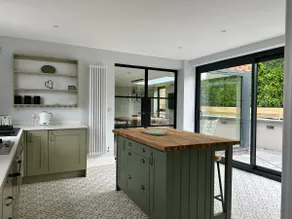 Lovely, large home- 5 bed - 4 bath -private drive - Image 3
