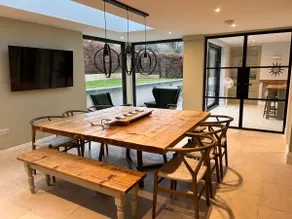 Lovely, large home- 5 bed - 4 bath -private drive - Image 2