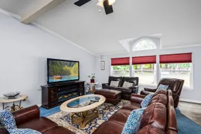Forest Retreat on the River in Fall Creek - Image 4