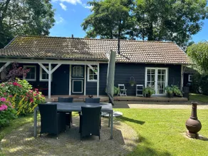 Nature house in a harbor town on a small park - Image 4