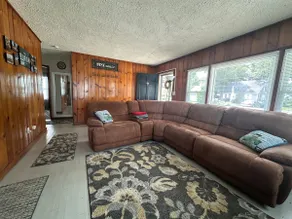 Newburgh Yellow Comfy Cottage - Image 3