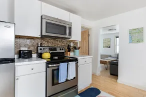 Private+Beautiful Downtown Pad- Near Church St - Image 4