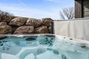 Lakeside Escape LS 36B 2 Schlafzimmer | Pineview Res | Whirlpool - Image 2
