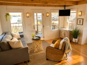 WATERFRONT Cottage, Downtown w/ Beach - Image 5